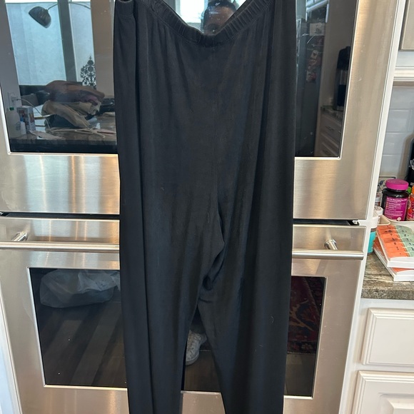 Chico's black traveler pants size 3!!! - Picture 3 of 3